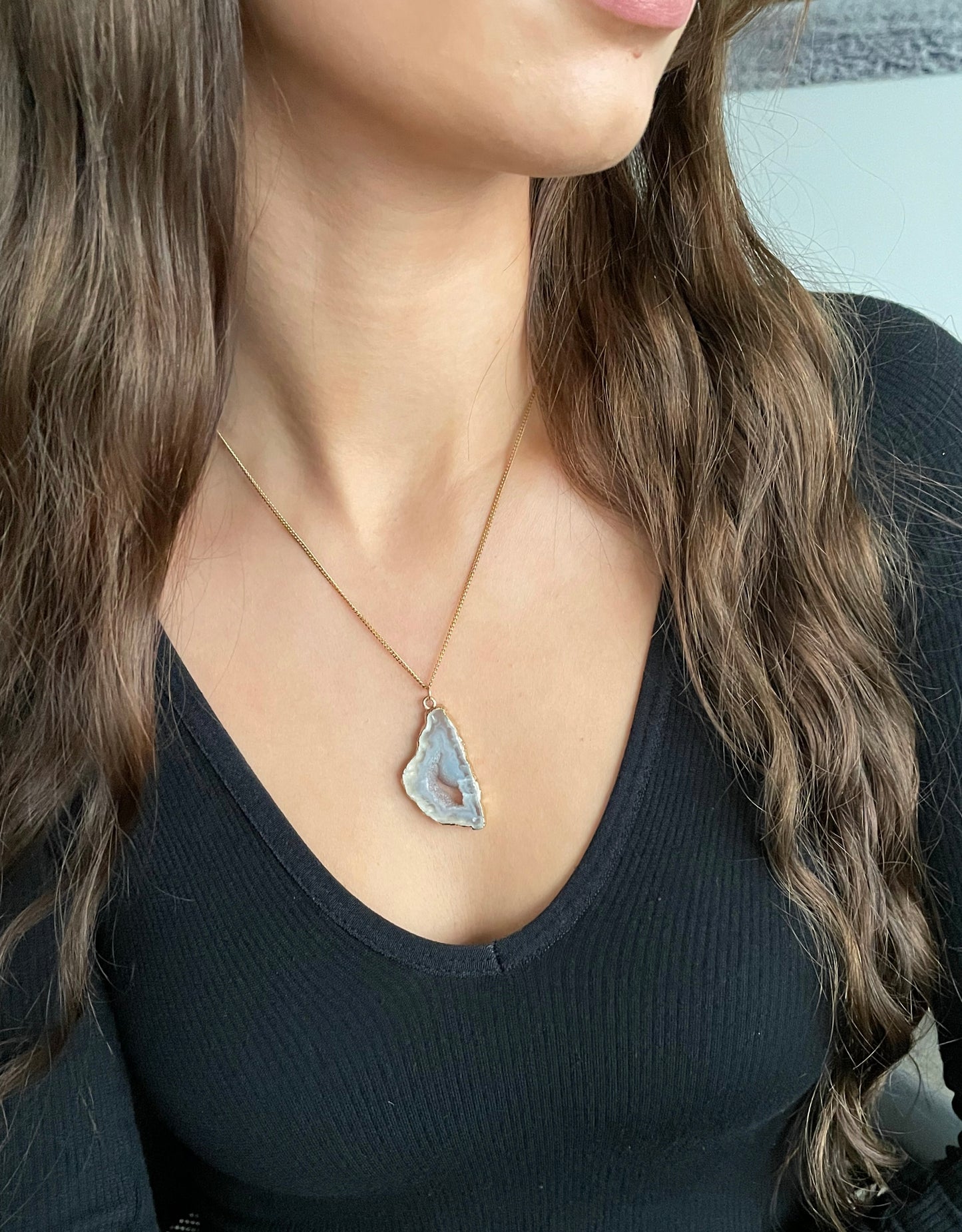 Agate geode necklace 8 (grey/gold)