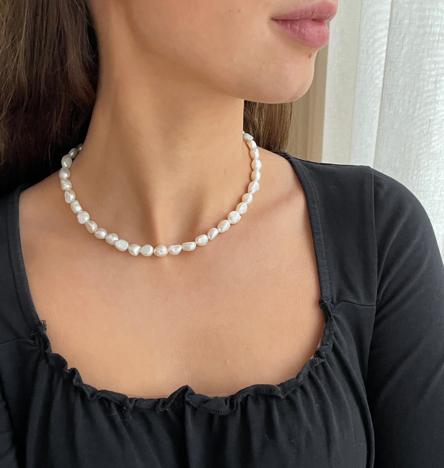 White baroque pearl necklace