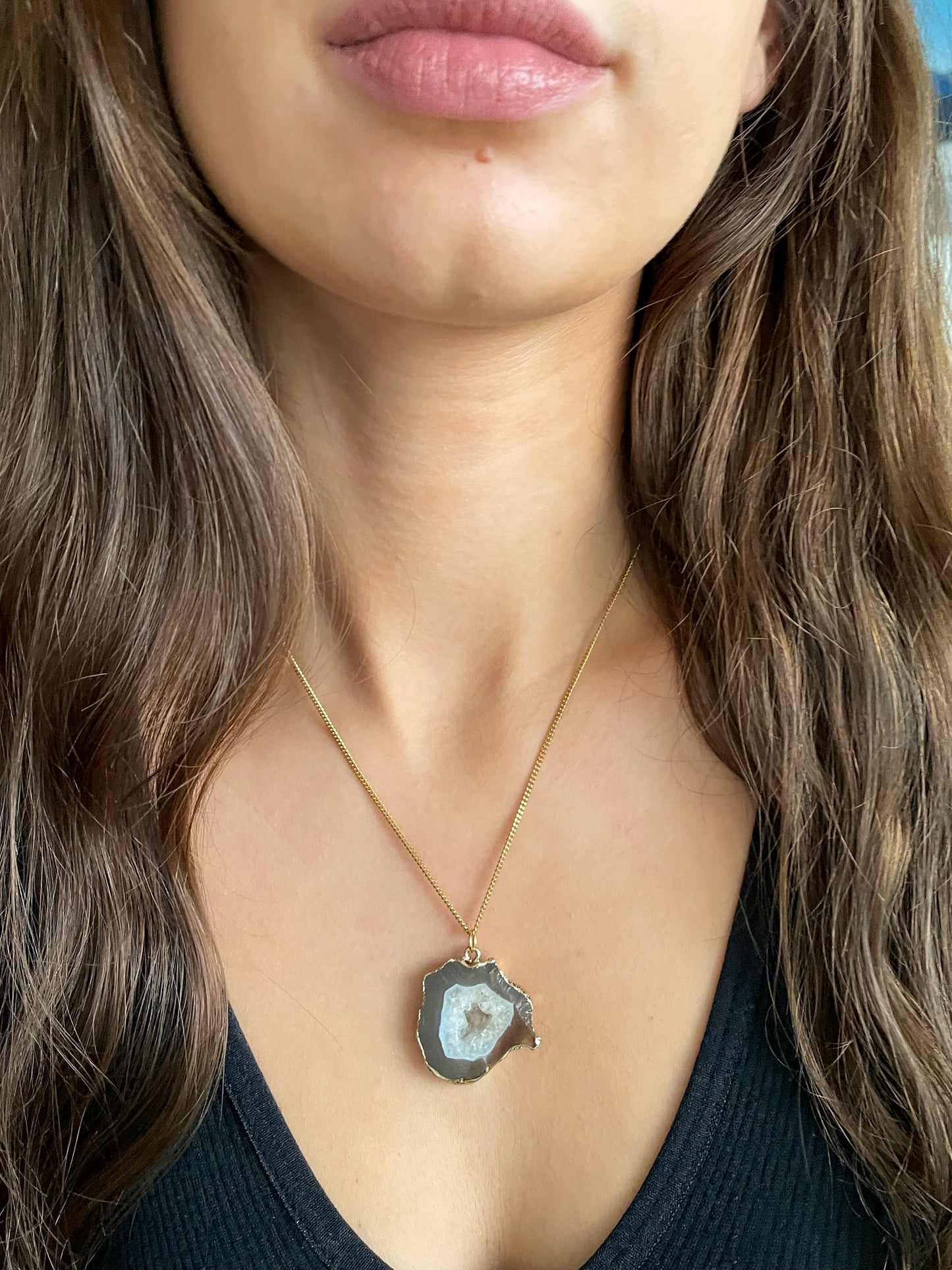 Agate geode necklace 3 (black/gold)