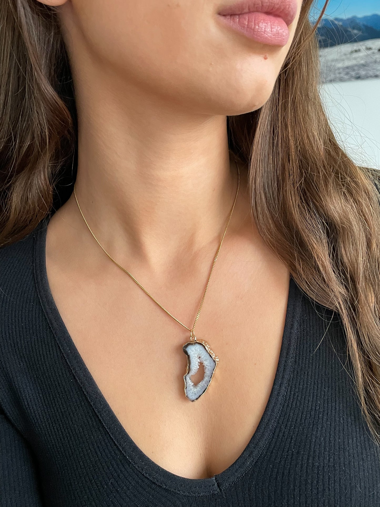 Agate geode necklace 2 (black/gold)