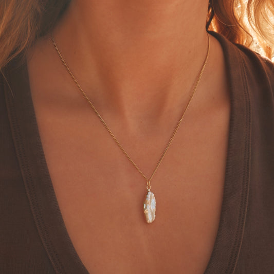 White baroque pearl necklace