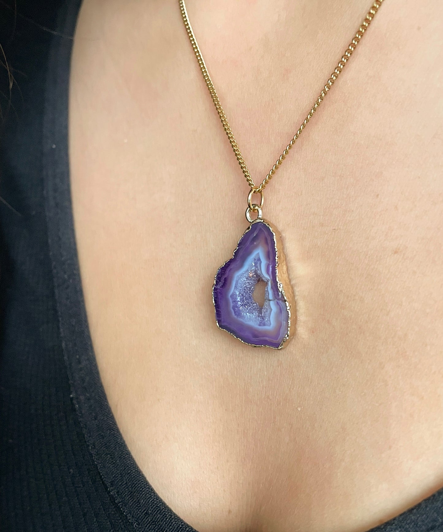 Agate geode necklace 18 (purple/gold)