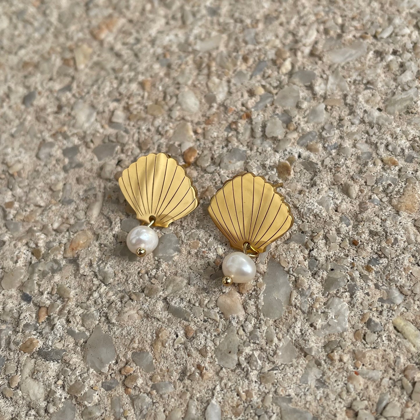 Beachy pearl earrings