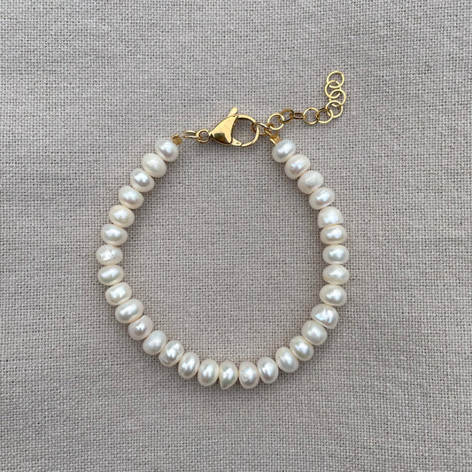 White button pearl bracelet