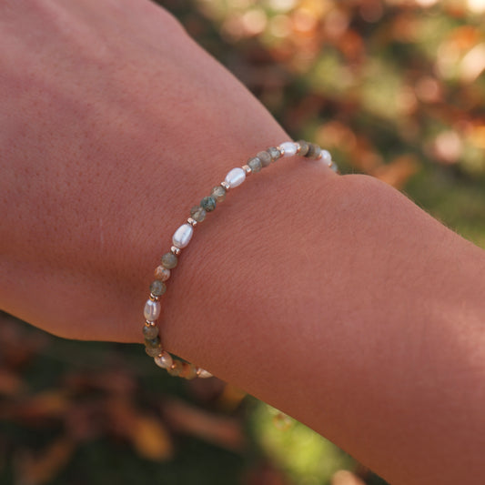 Green apatite and pearl bracelet