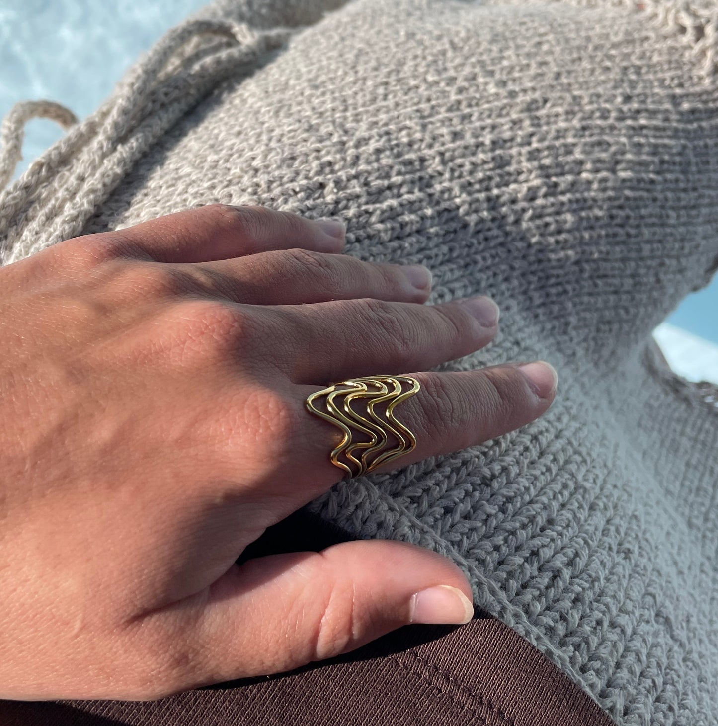 Wavy ring