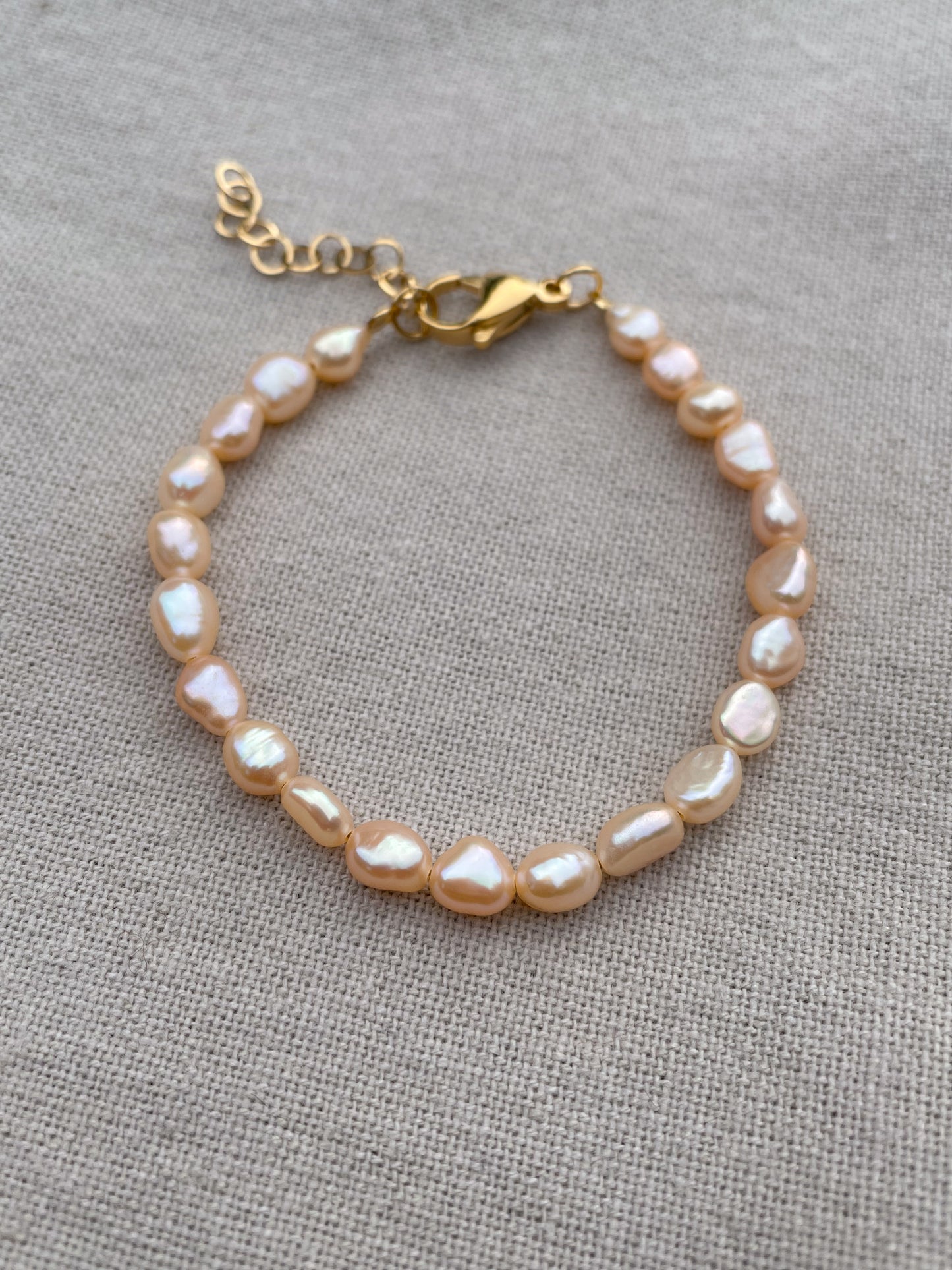 Peachy pink pearl bracelet