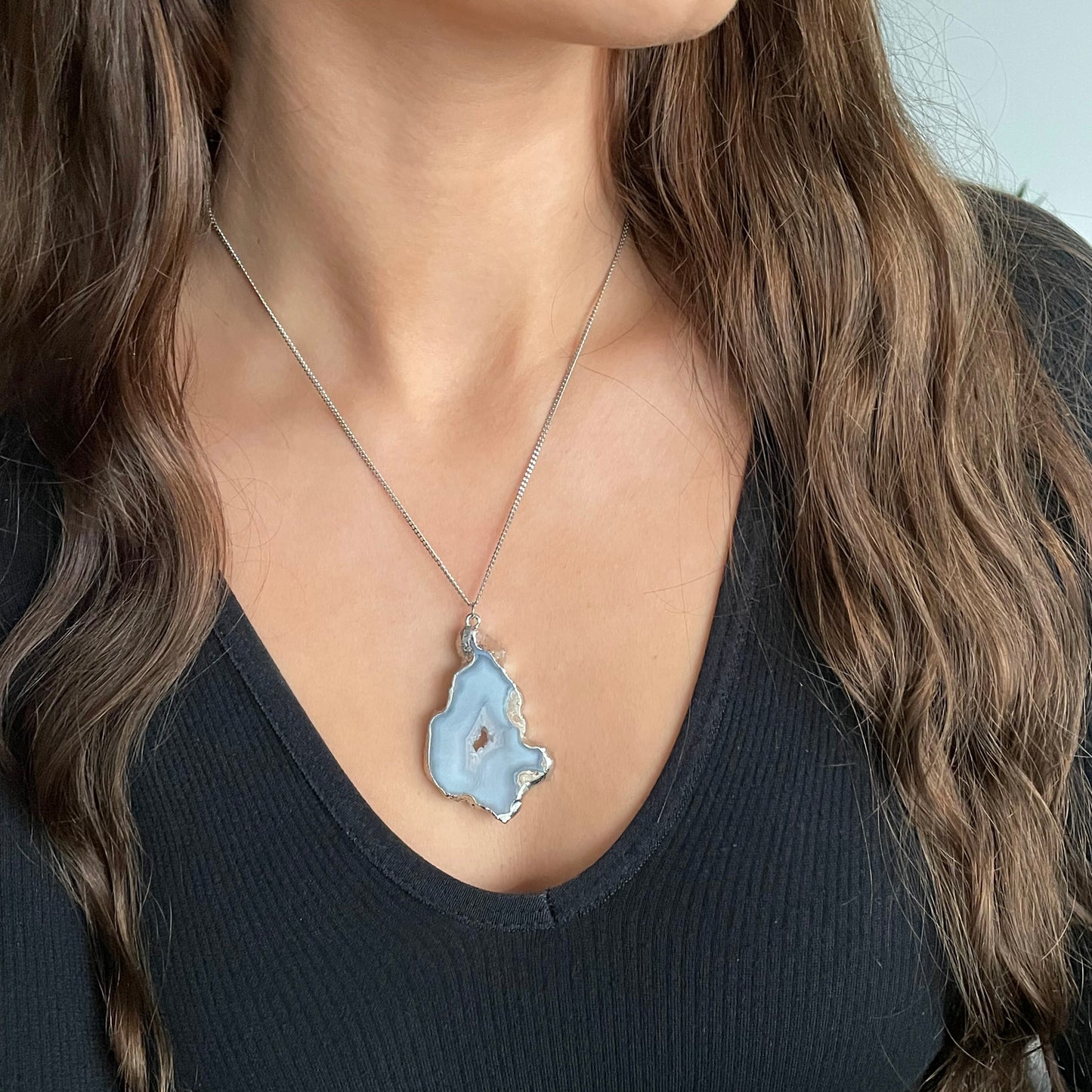 Agate geode necklace 13 (grey/silver)