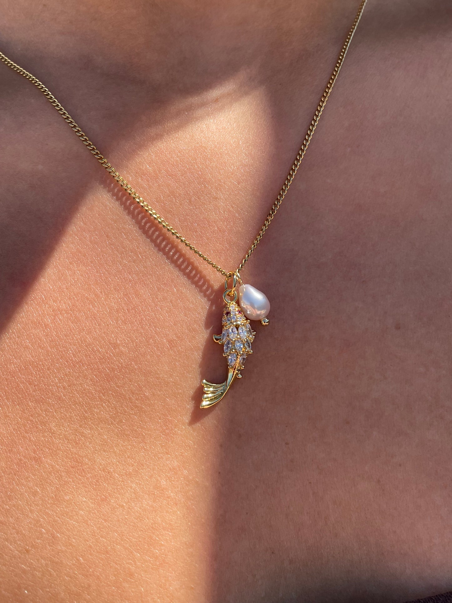 Pearly fishy necklace