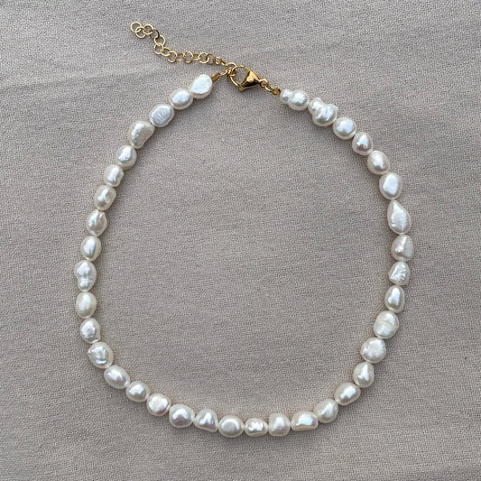 White baroque pearl necklace