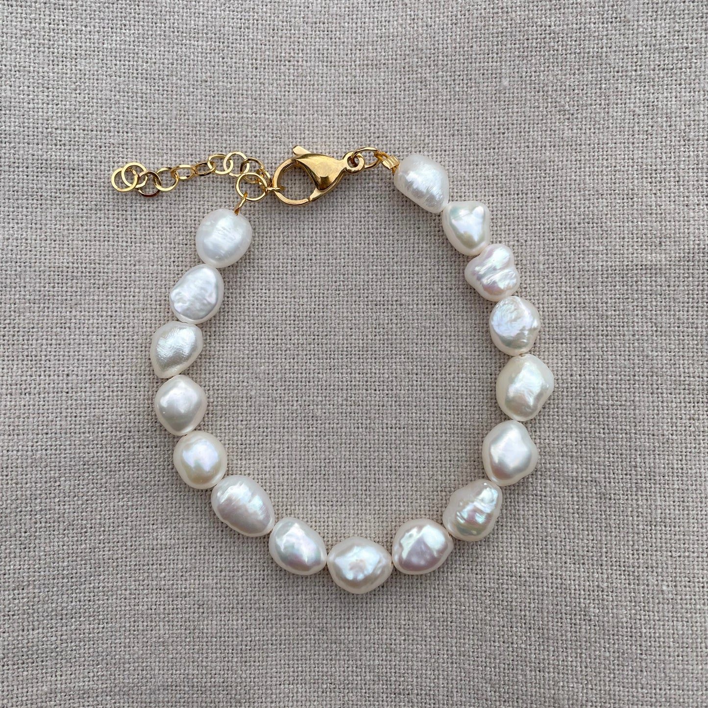 White baroque pearl bracelet