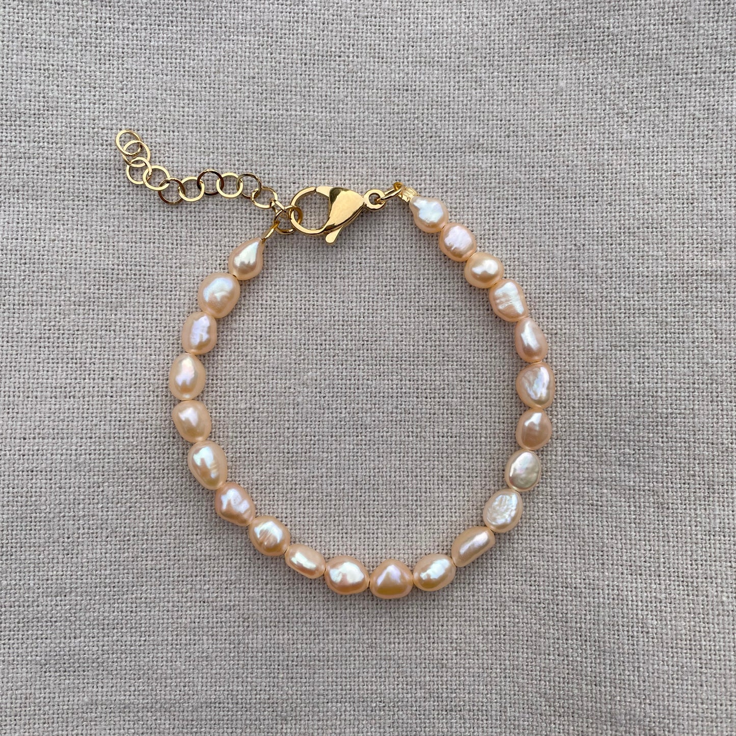 Peachy pink pearl bracelet