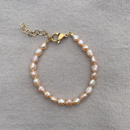 Peachy pink pearl bracelet