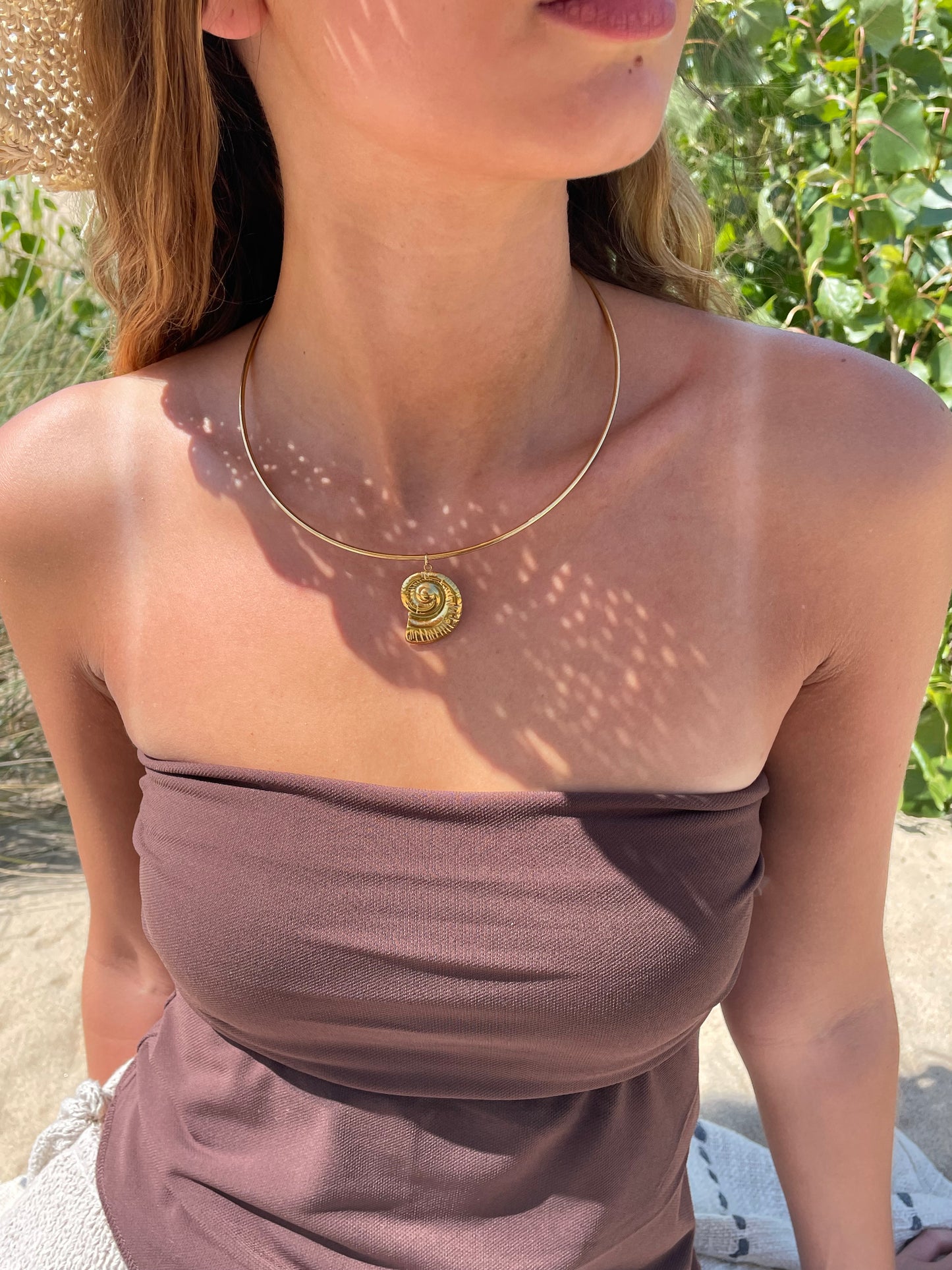 Spiral shell round necklace