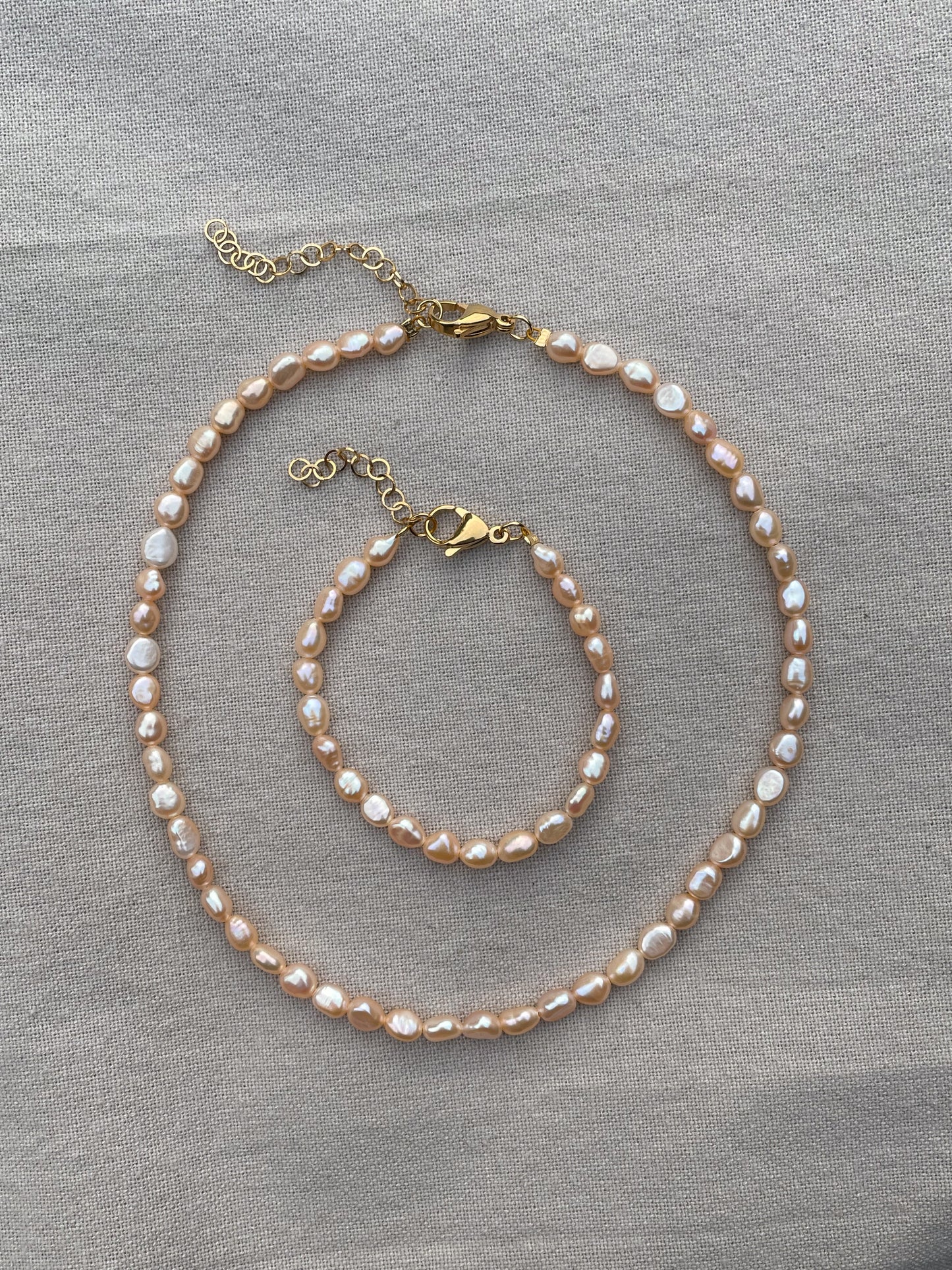 Peachy pink pearl bracelet