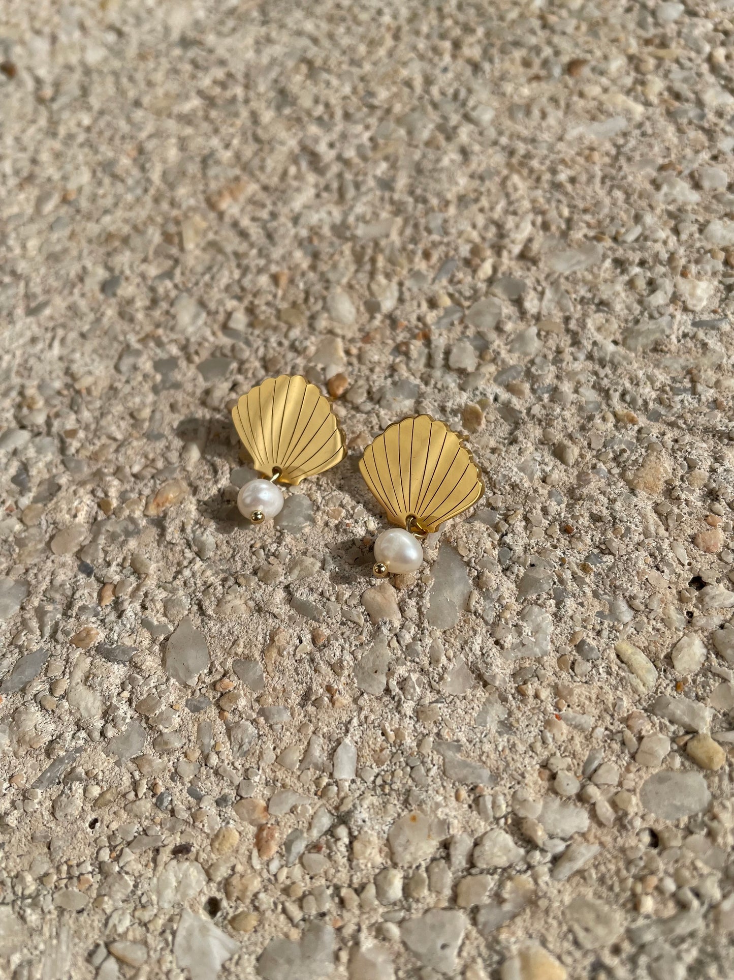 Beachy pearl earrings