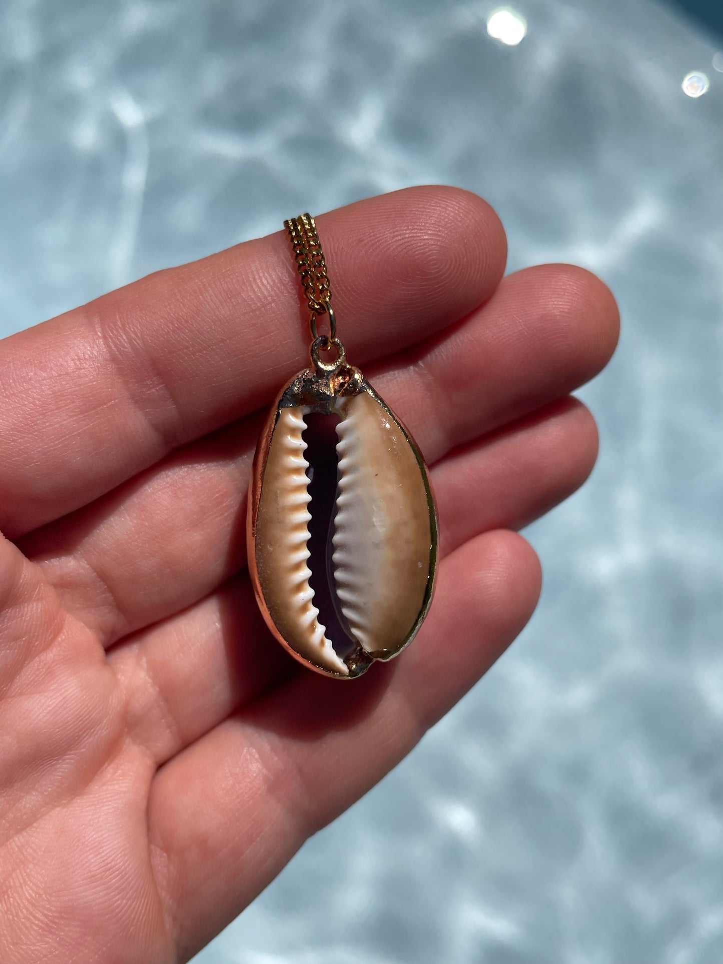 Lilac kauri shell necklace