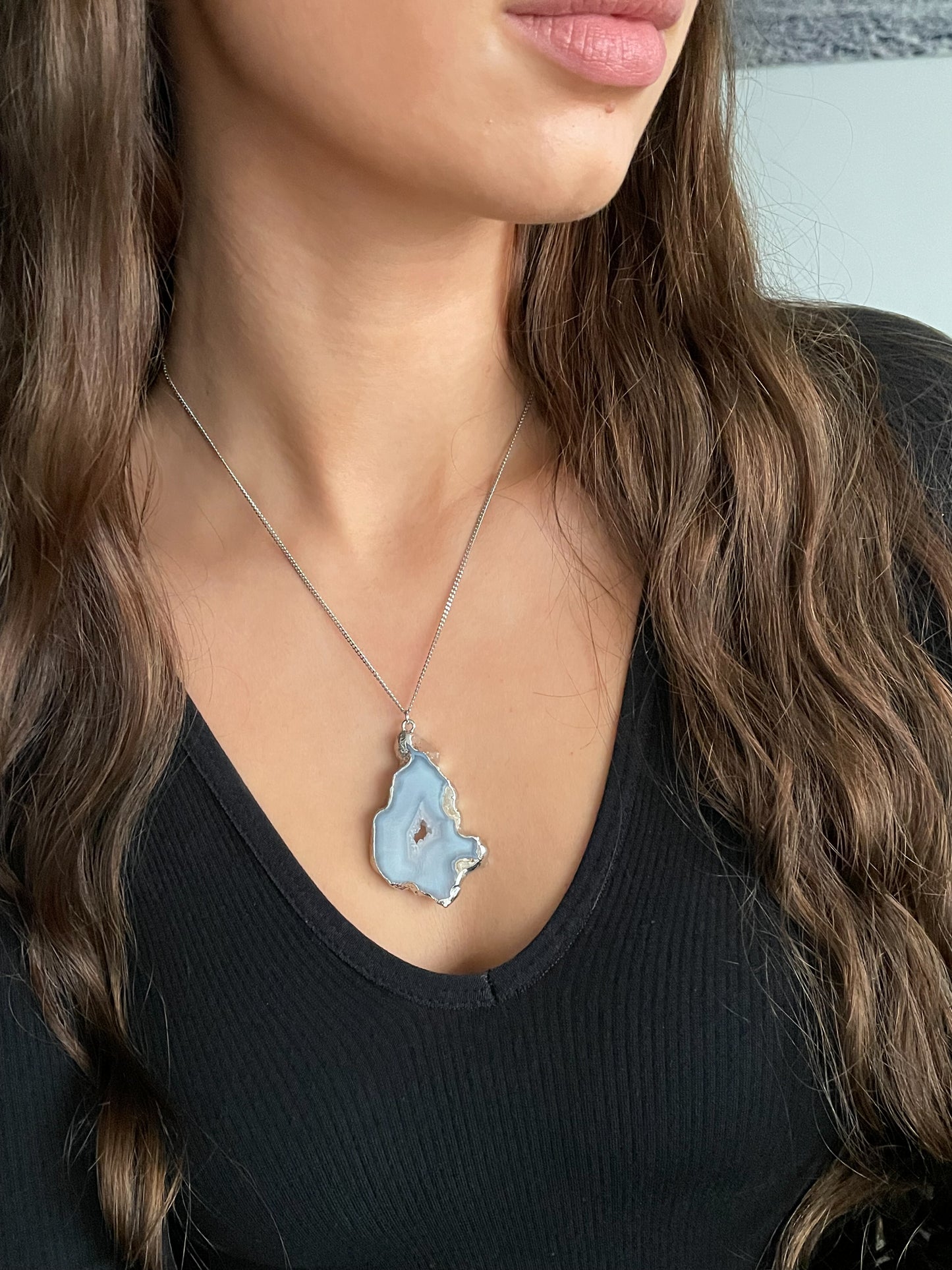 Agate geode necklace 13 (grey/silver)