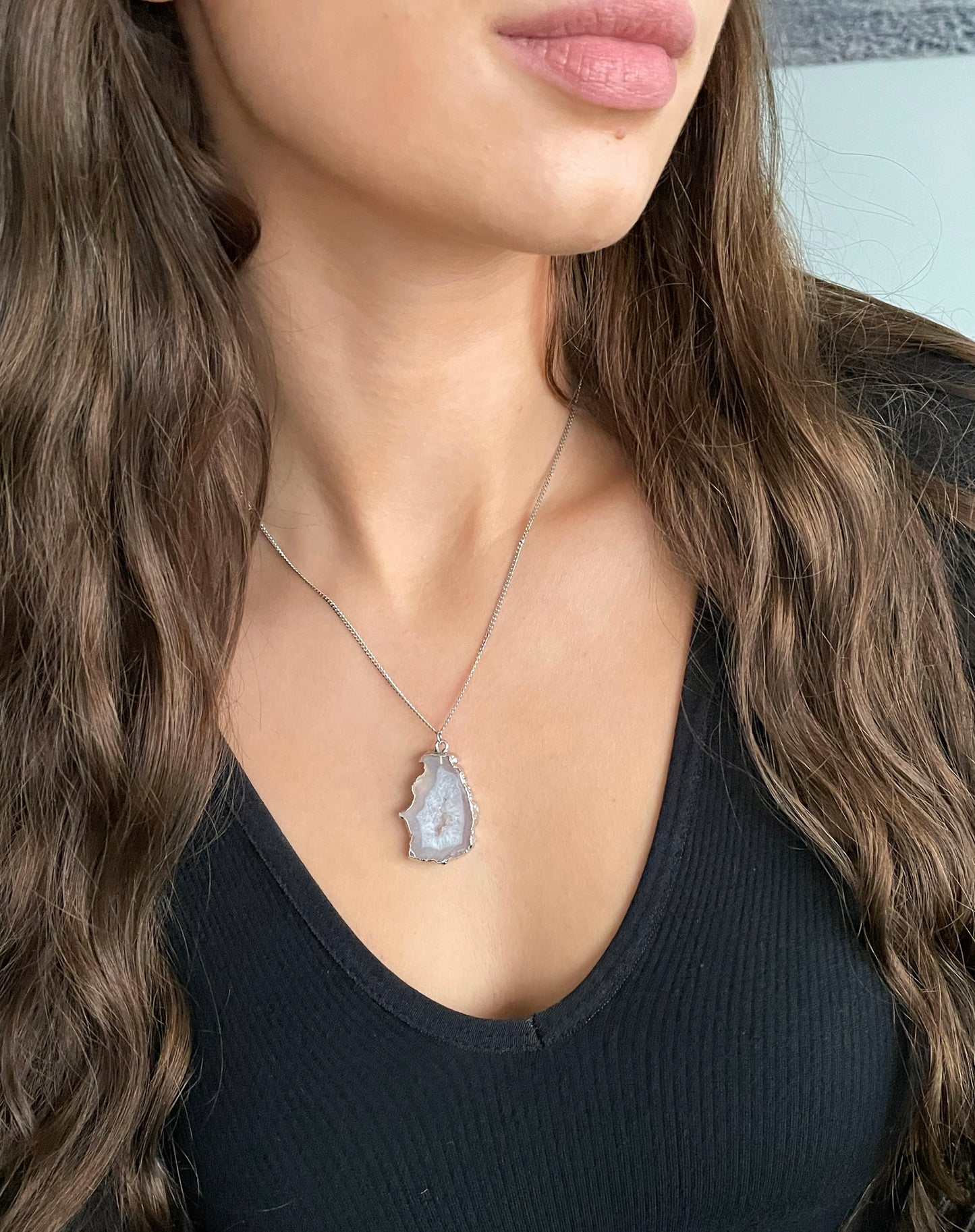 Agate geode necklace 9 (grey/silver)