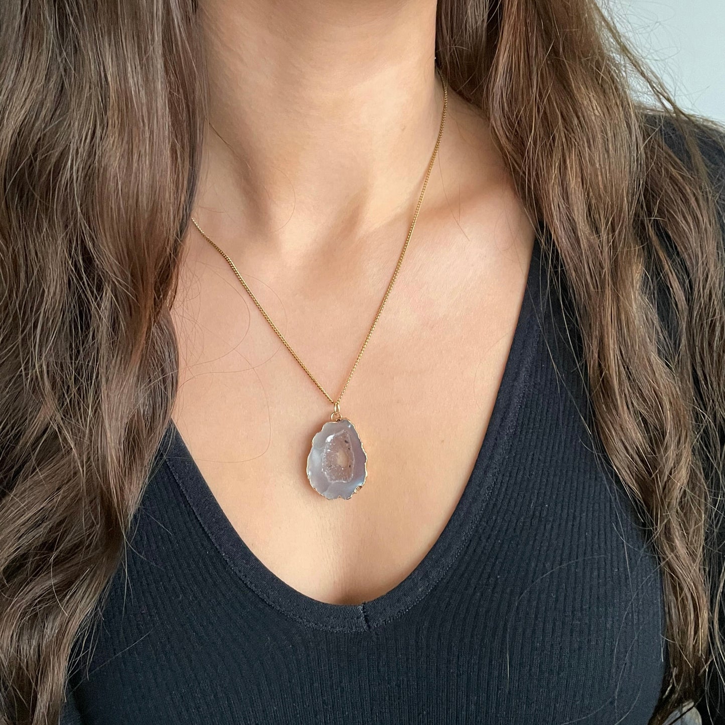 Agate geode necklace 6 (grey/gold)