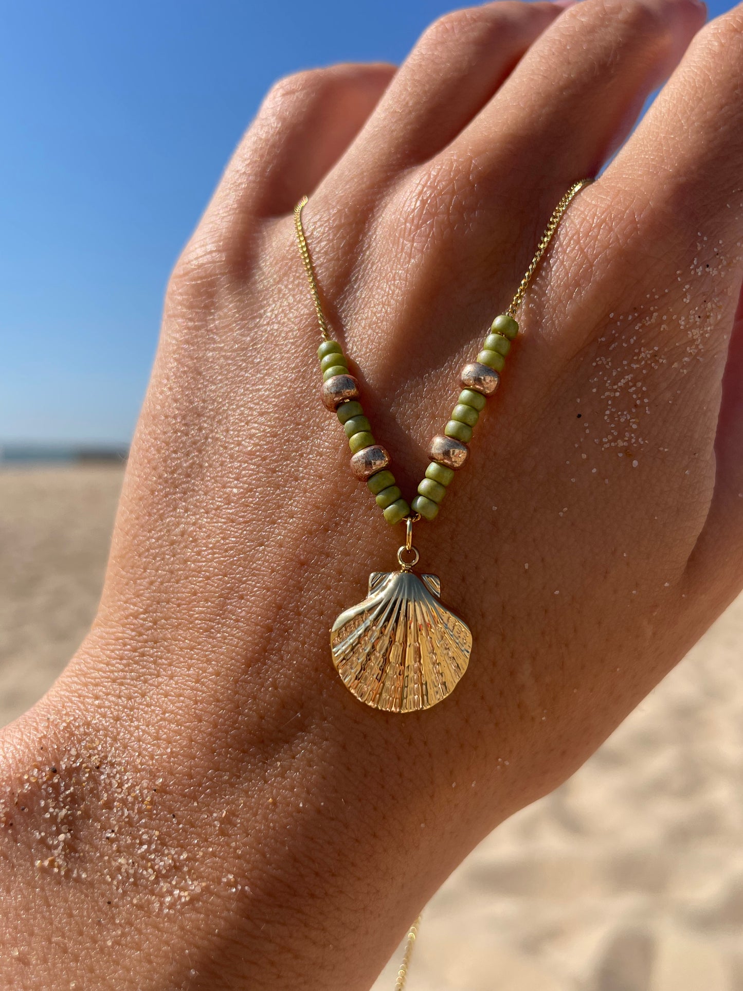 Seashell necklace green