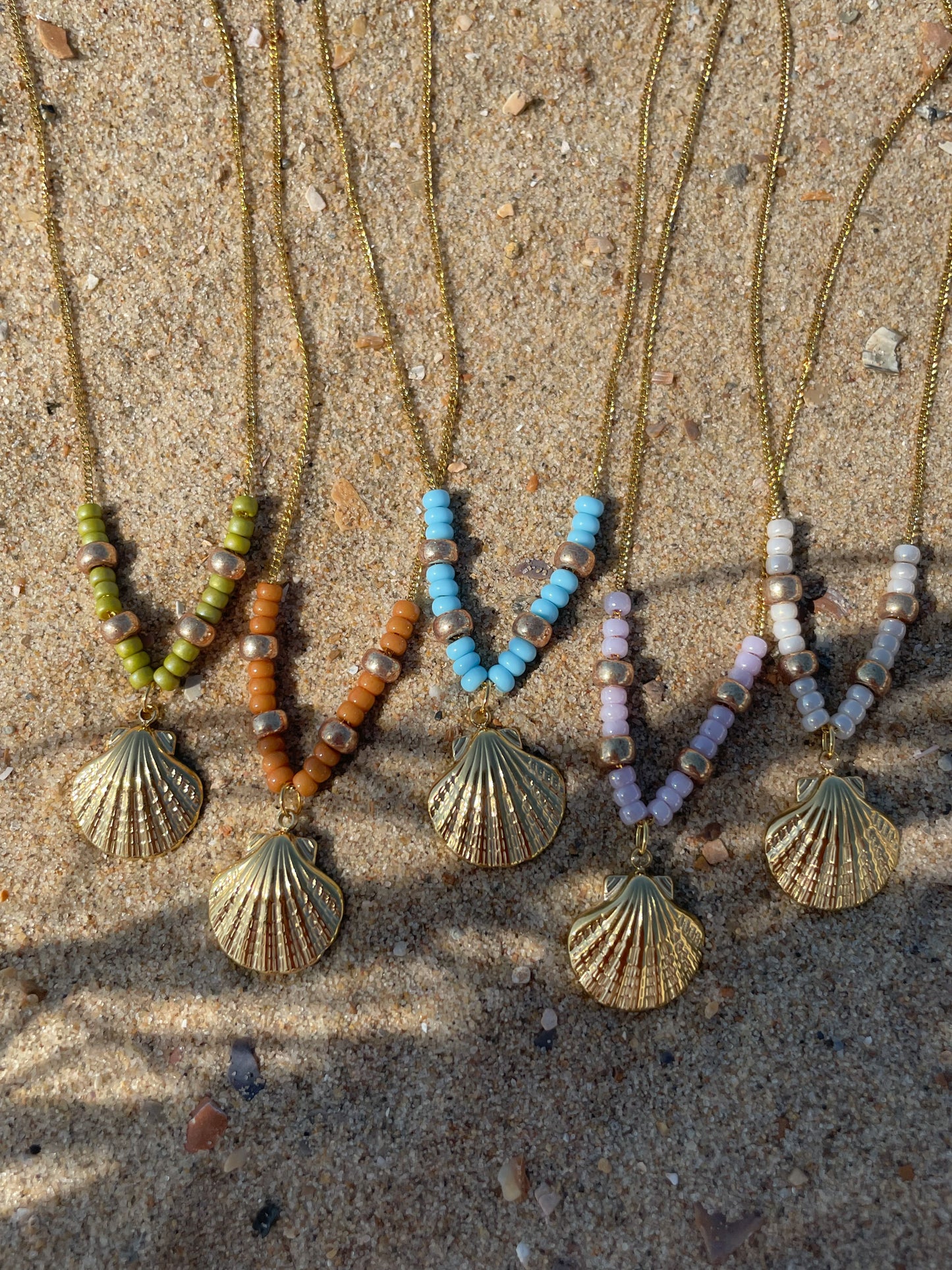 Seashell necklace blue