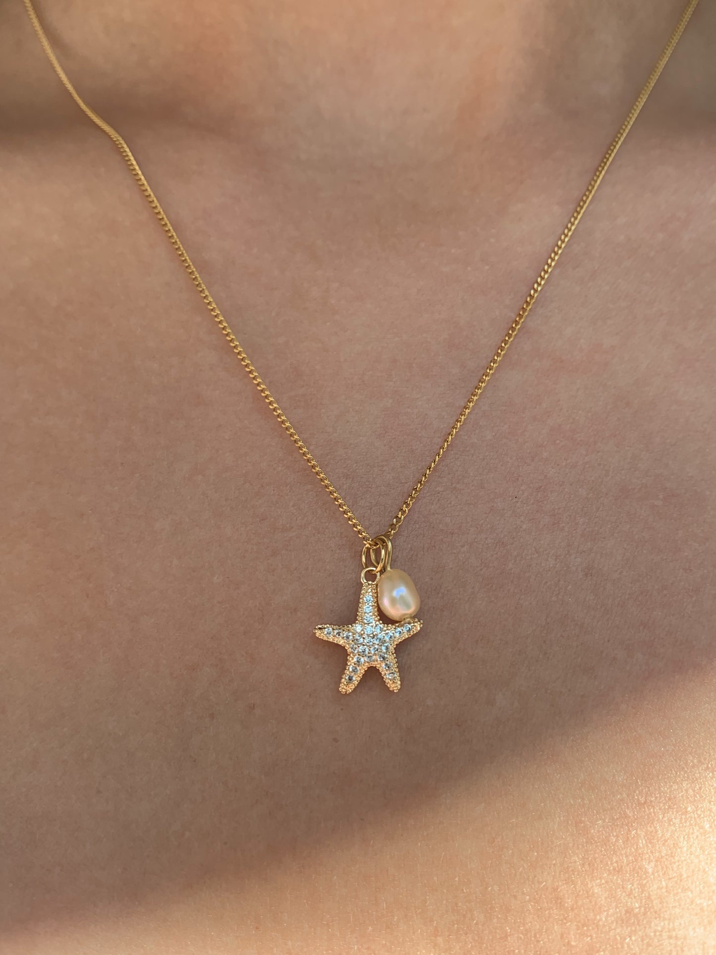 Alice starfish necklace