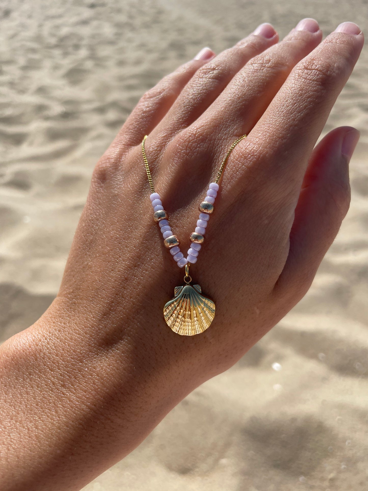Seashell necklace lilac
