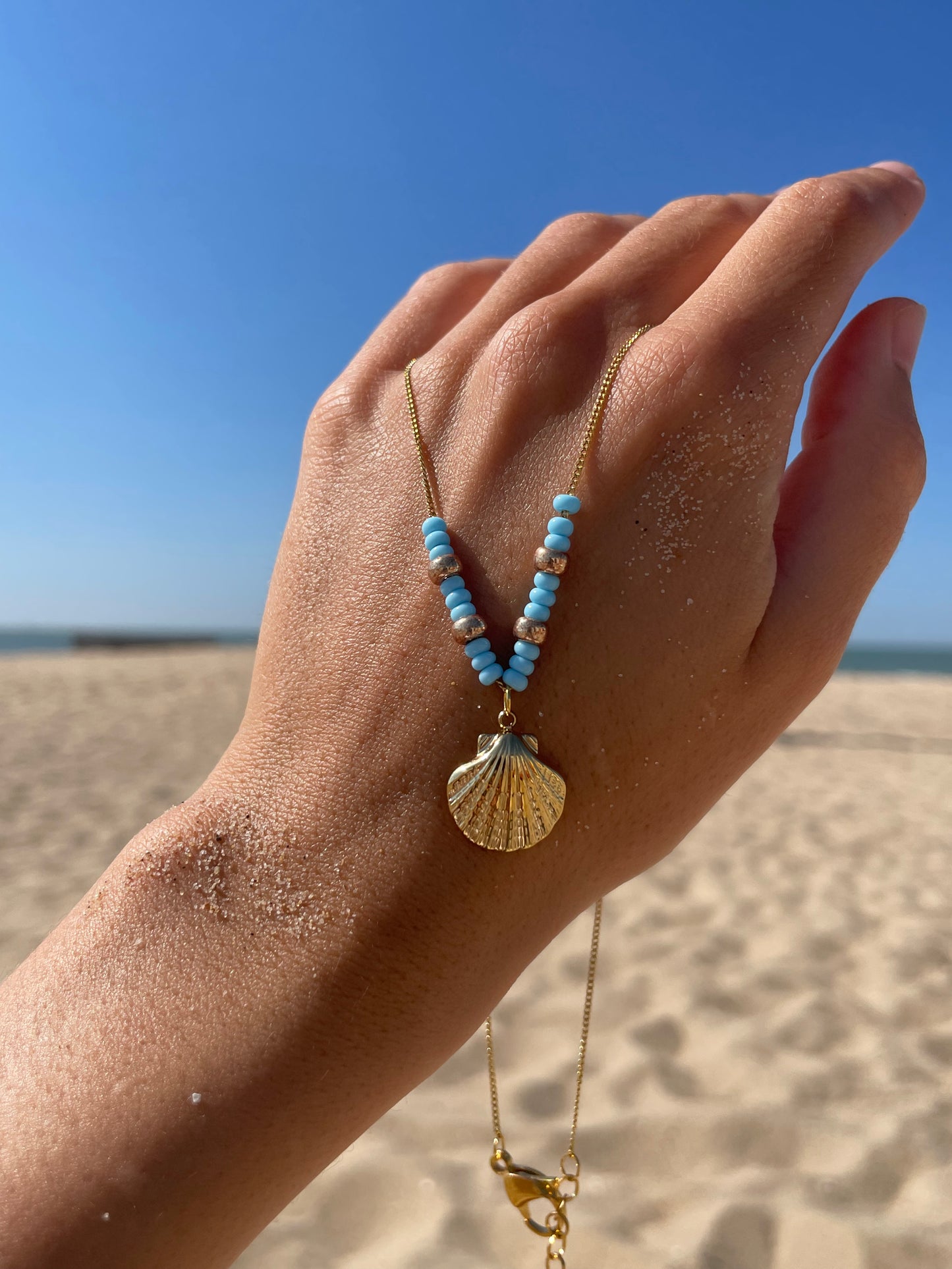 Seashell necklace blue