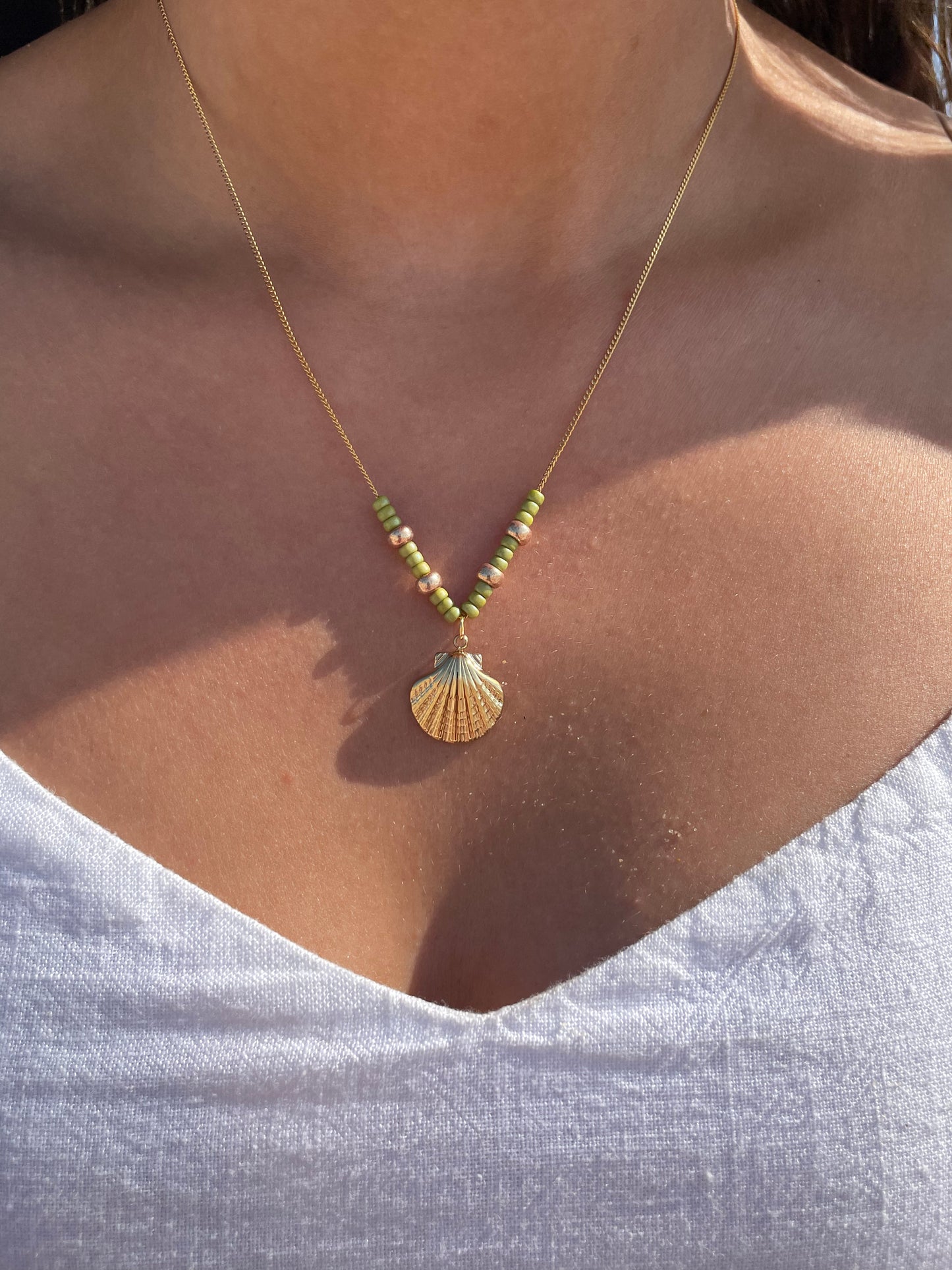 Seashell necklace green