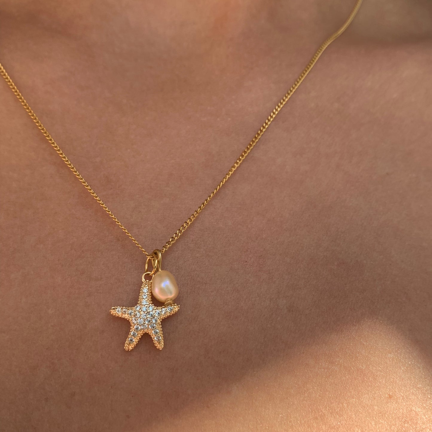 Alice starfish necklace