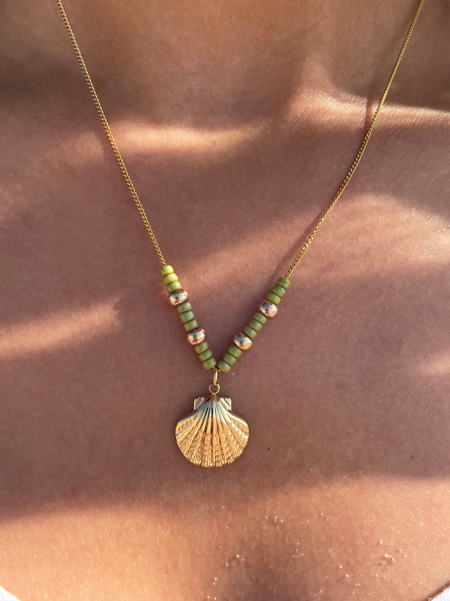 Seashell necklace green