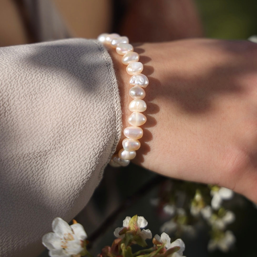 Coralia pearl bracelet